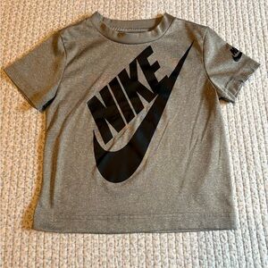 Nike Kids Black and Gray Short Sleeve Tee